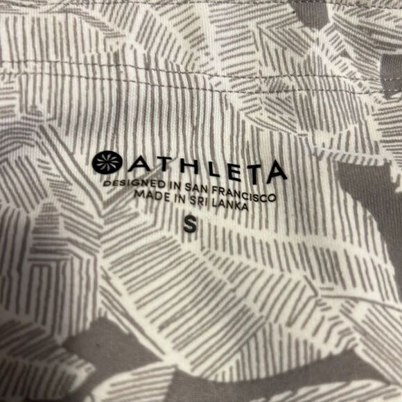 Athleta Capri Tights with Pockets! - Picture 9 of 9